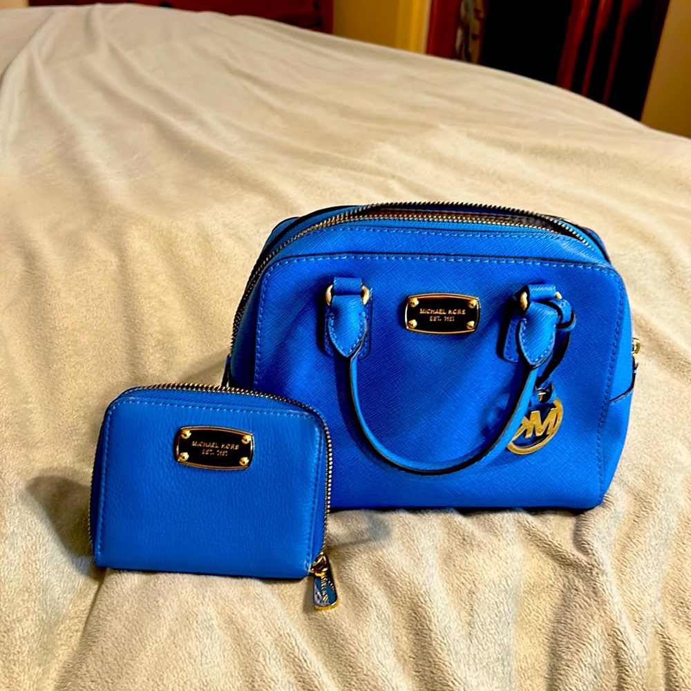 Michael Kors small hand bag with wallet in excellent condition